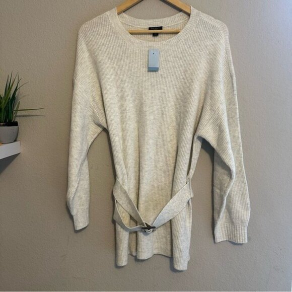 Elegant Cream Sweater with Belt - Picture 2 of 7